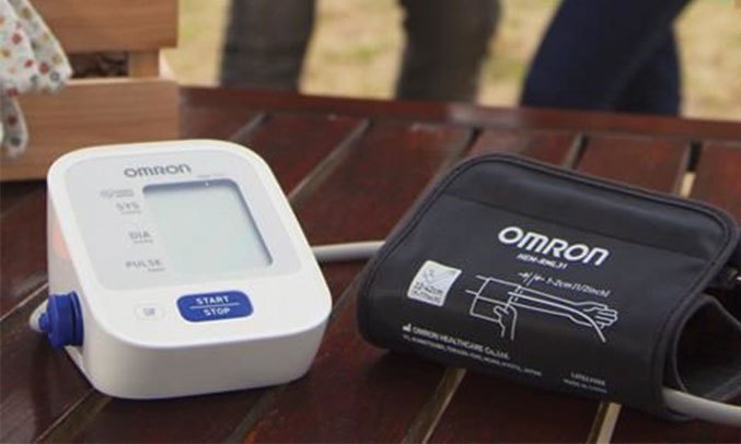 Máy đo huyết áp bắp tay Omron HEM-7121 đo chính xác hơn