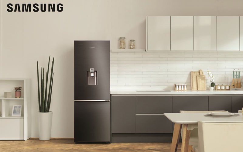 Thiết kế tối giản nhưng không kém phần sang trọng của tủ lạnh Samsung góp phần làm tăng độ tinh tế cho không gian nhà bạn
