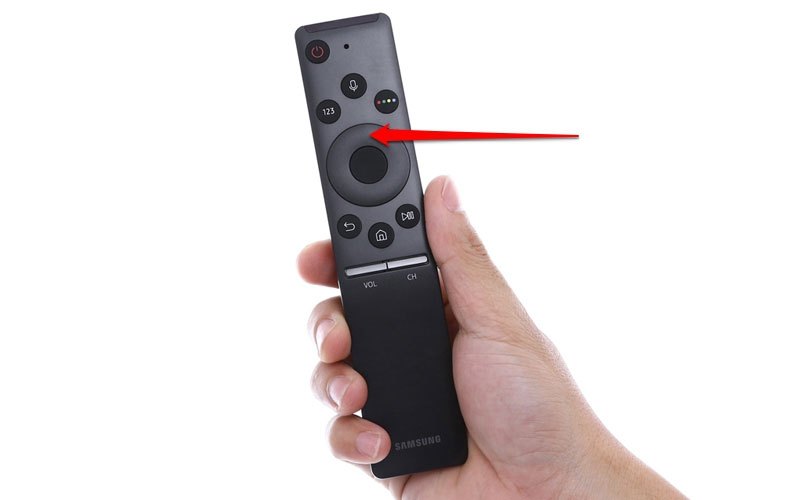 Bạn dùng phím mũi tên lên trên Remote.