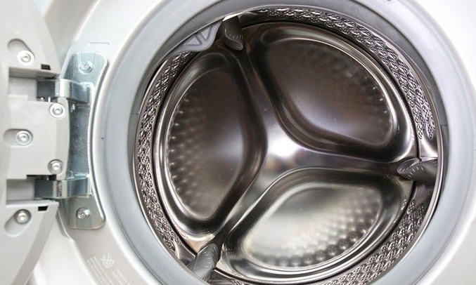 Máy giặt Aqua 8.5 kg AQD-A852ZT quay vắt mạnh mẽ