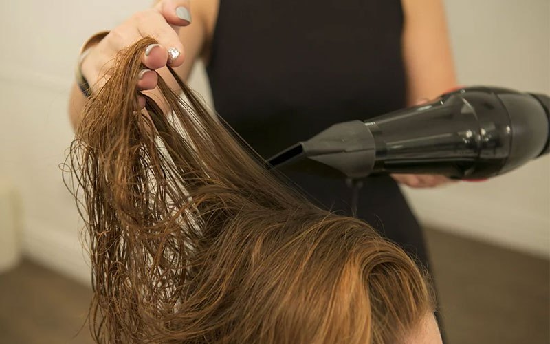 Những sai lầm khi dùng máy sấy khiến tóc của bạn thiệt hại nặng | Nguyễn Kim Blog