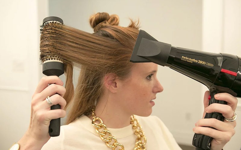 Chọn máy sấy tóc thì thương hiệu uy tín là điều đầu tiên bạn cần quan tâm