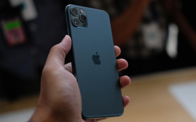 Ảnh thực tế iPhone 13 màu Xanh – Hoàng Nam Mobile